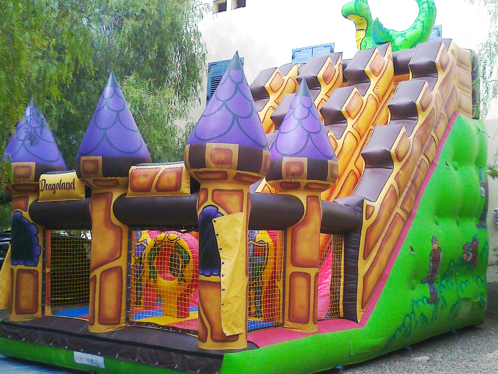 Hinchable Dragoland Castillo